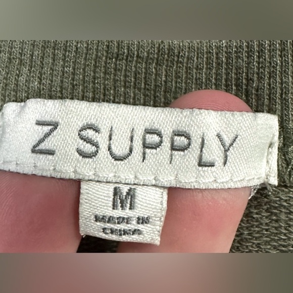 Z Supply Green Camo Long Sleeve Sweatshirt Size Medium - Picture 4 of 5